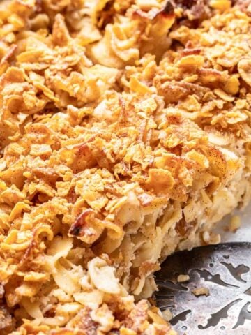 Apple cinnamon noodle kugel topped with crushed corn flakes and cinnamon sugar.