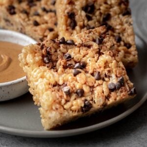 Peanut butter chocolate chip rice krispie treats on a gray plate.