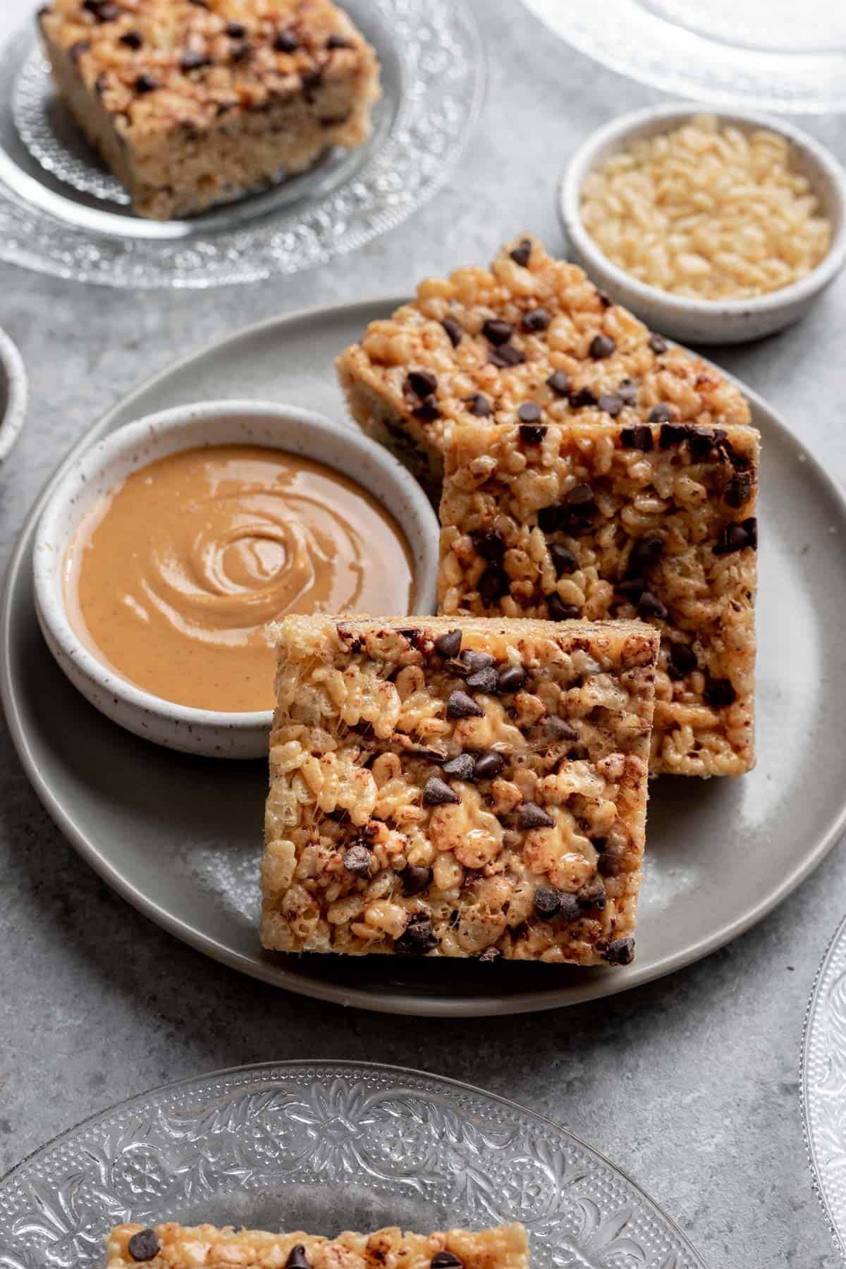 Peanut butter rice krispie treats on a gray plate with chocolate chips.