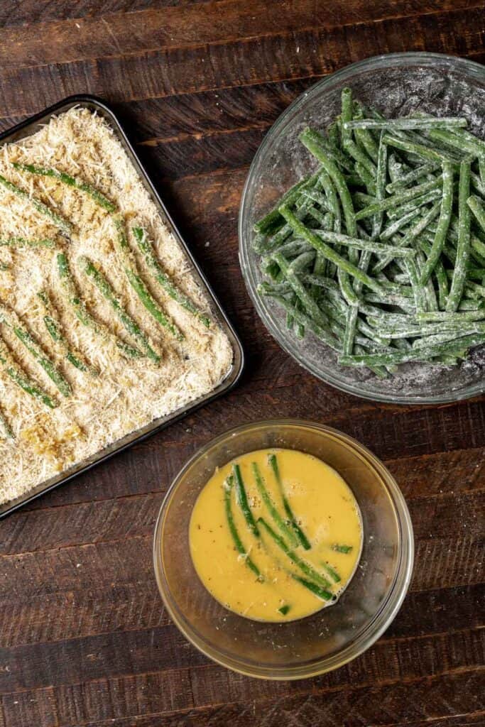 Green beans coated in flour, dipped in egg, then coated in parmesan and breadcrumbs.