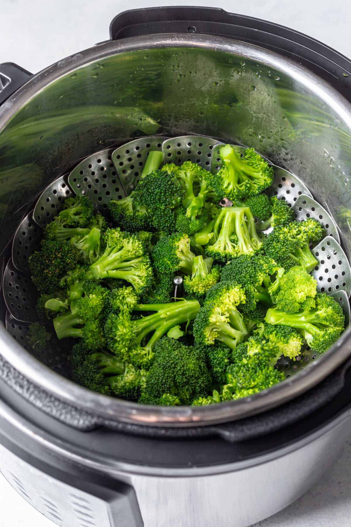 Cooked broccoli in an instant pot.