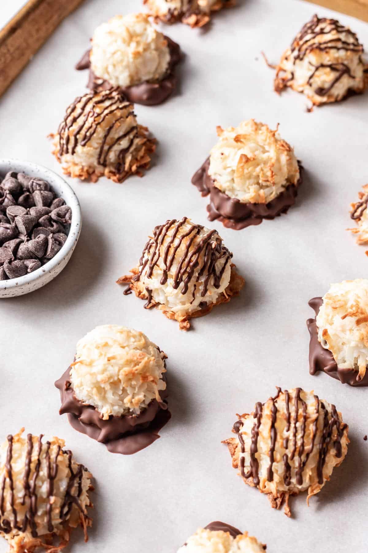 Coconut macaroons without condensed milk drizzled with chocolate on a baking sheet.